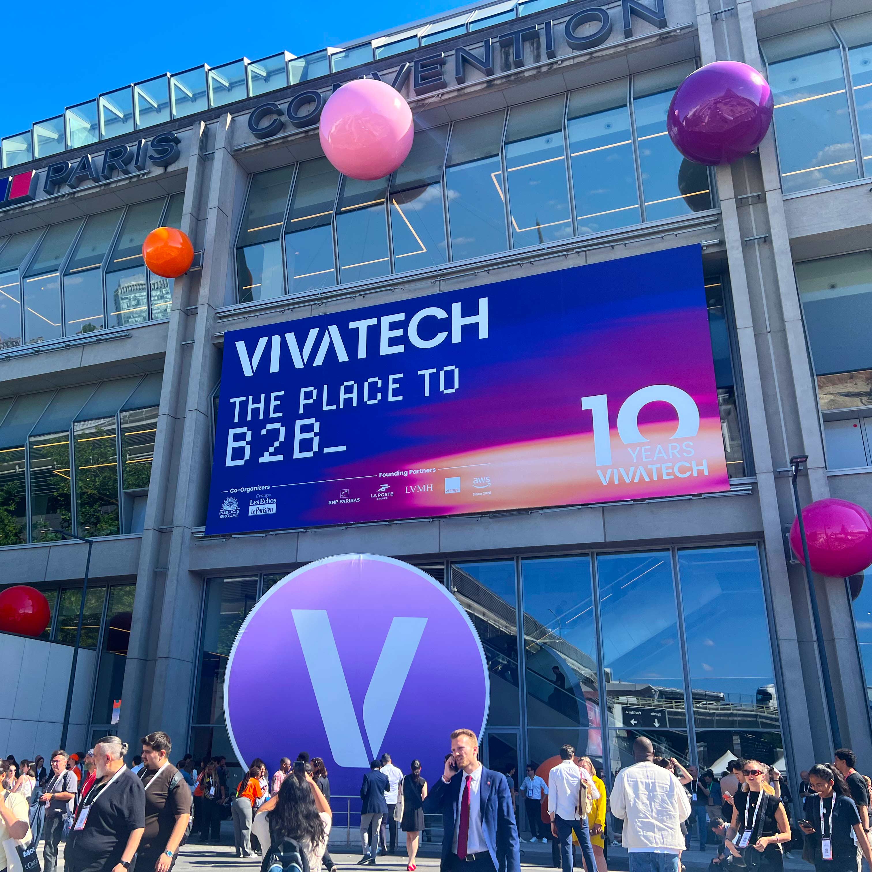 Colourful inflatable spheres on the VivaTech façade with Publicis
