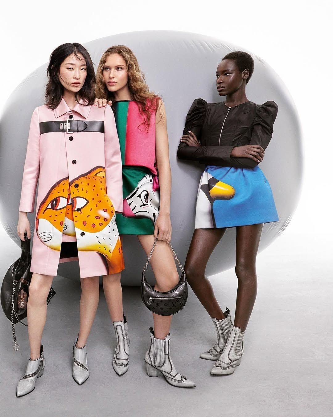 Campagne Louis Vuitton avec les mannequins devant un volume gonflable sur mesure