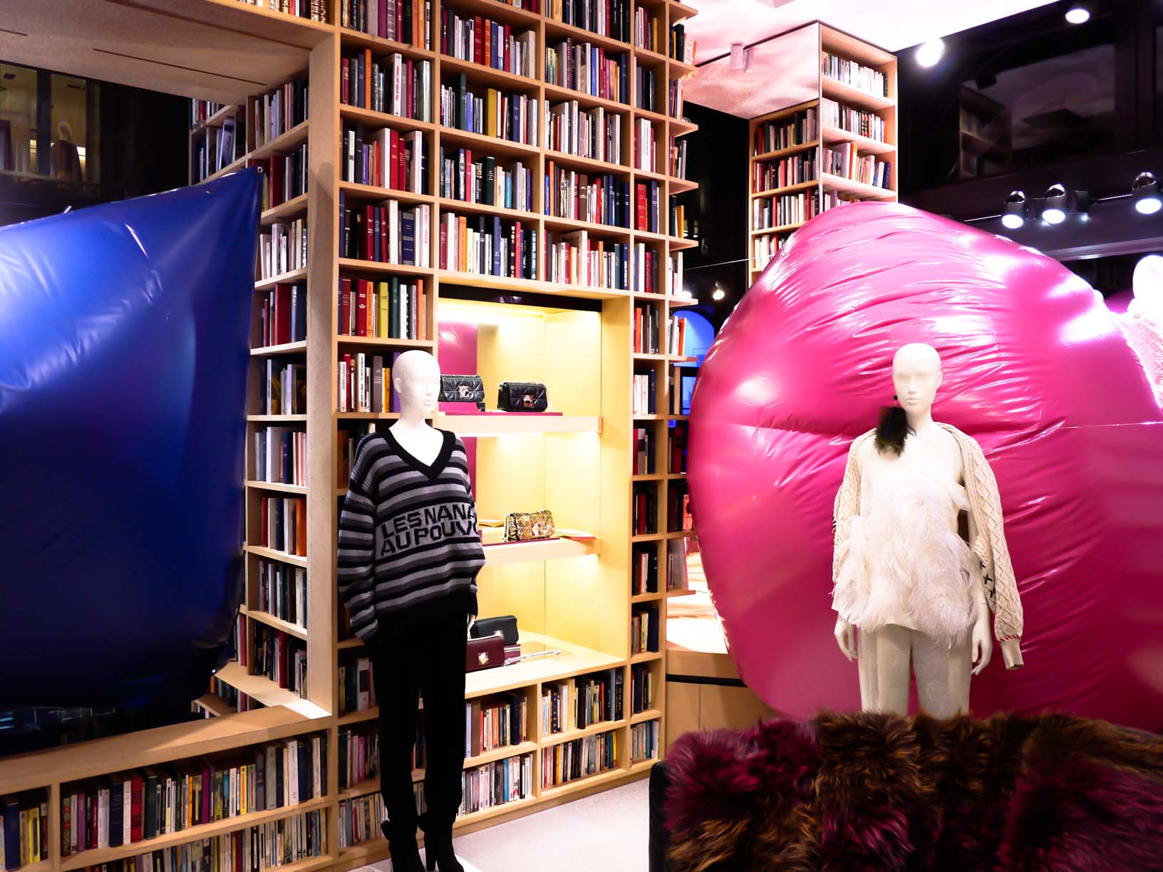 Décor gonflable dans une boutique Sonia Rykiel