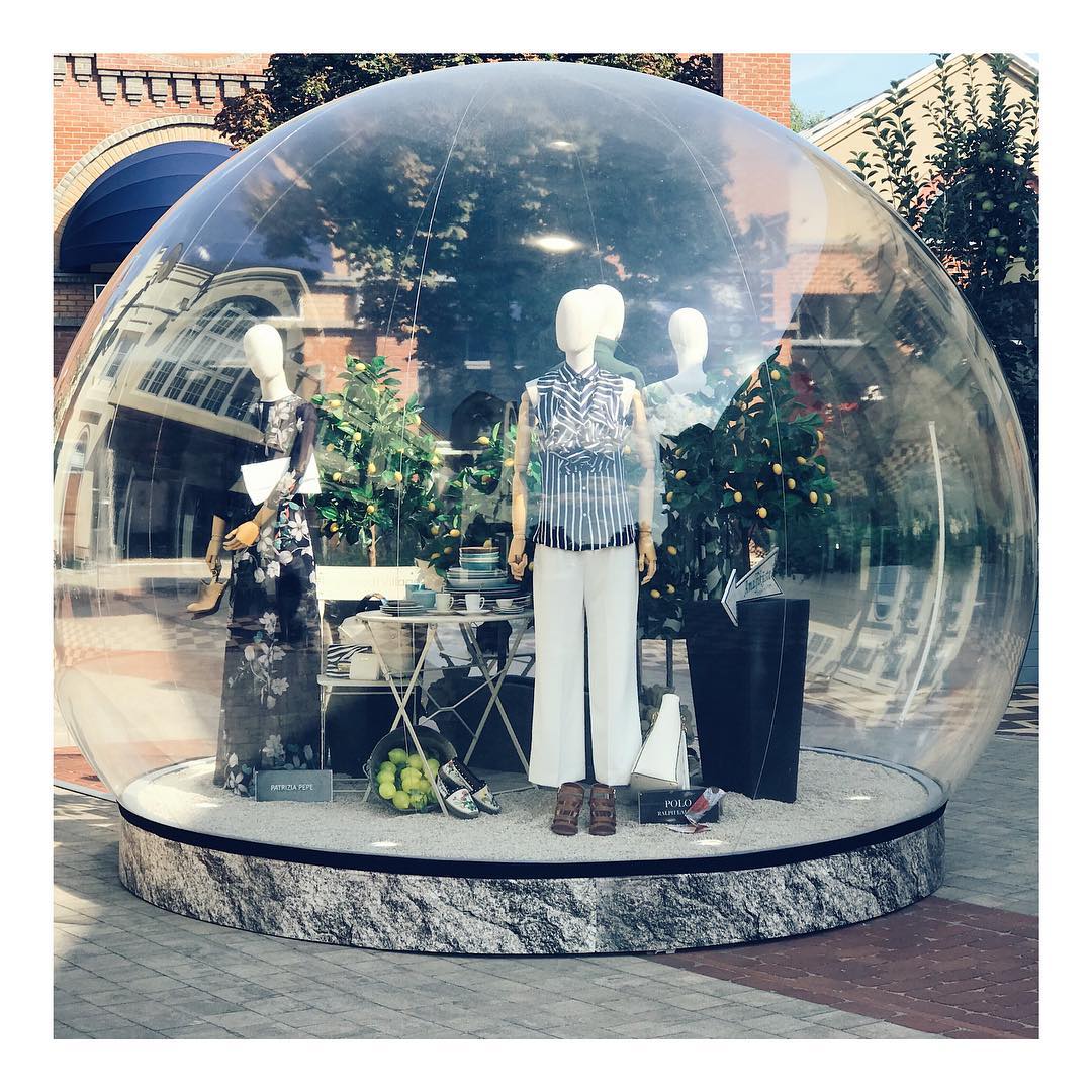 Fashion mannequin presented inside a JC Keller Vitribulle