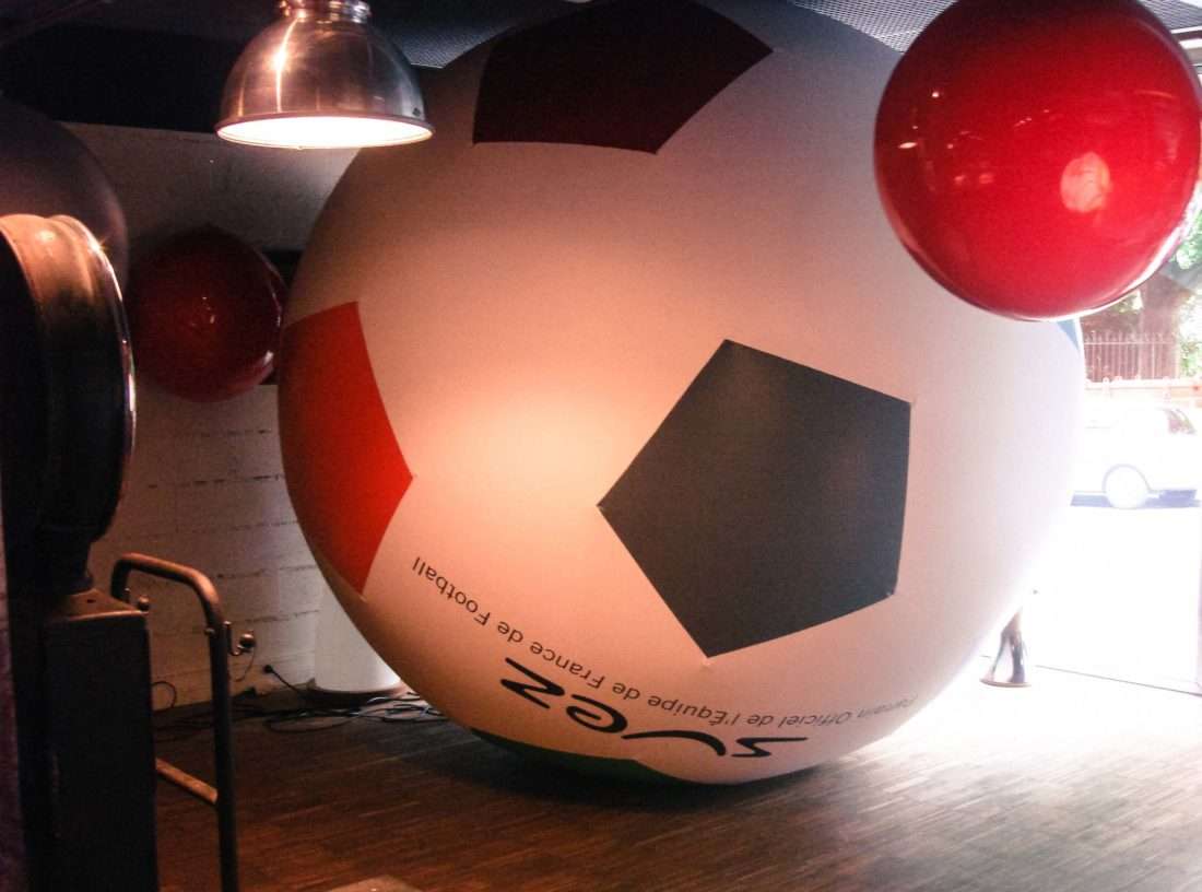 Ballon de football géant
