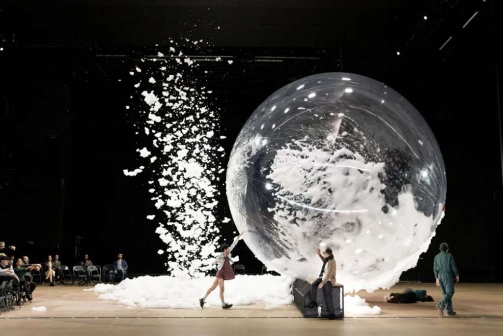 Sphère gonflable géante - Candide Opéra de Lyon
